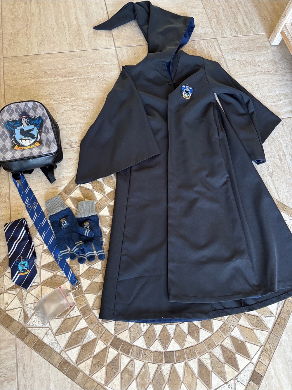 Universal The Wizarding World of Harry Potter Ravenclaw Hooded Robe bundle